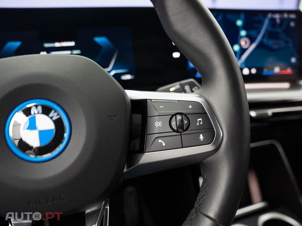 BMW iX1 eDrive20 Pack Desportivo M