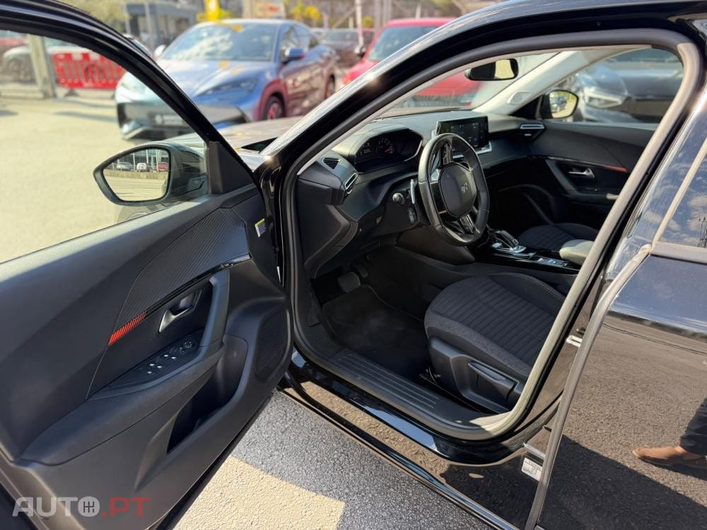 Peugeot 2008 1.2 PureTech Allure