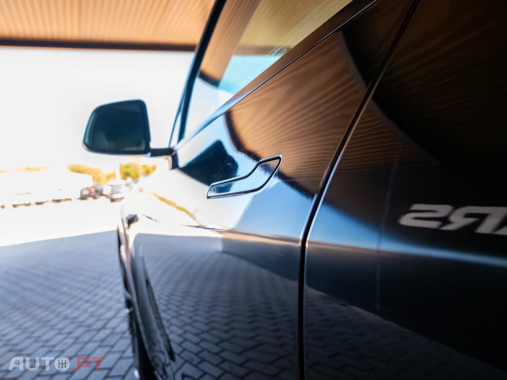 Tesla Model Y Performance Tração Integral