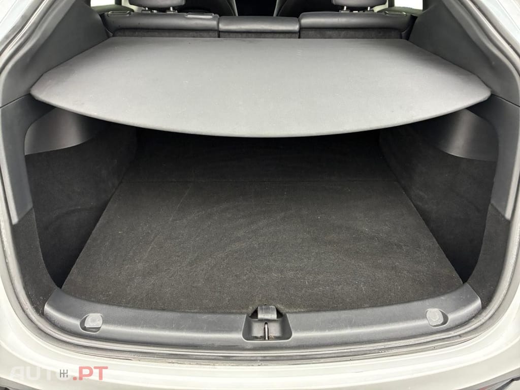 Tesla Model Y Long Range Dual Motor AWD