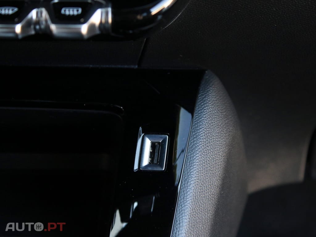 Peugeot 2008 1.2 PureTech Allure EAT8