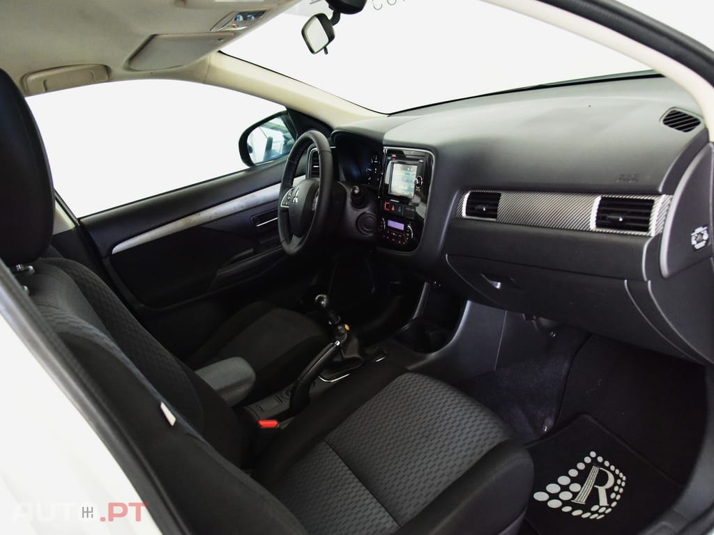 Mitsubishi Outlander 2.2 DI-D Instyle