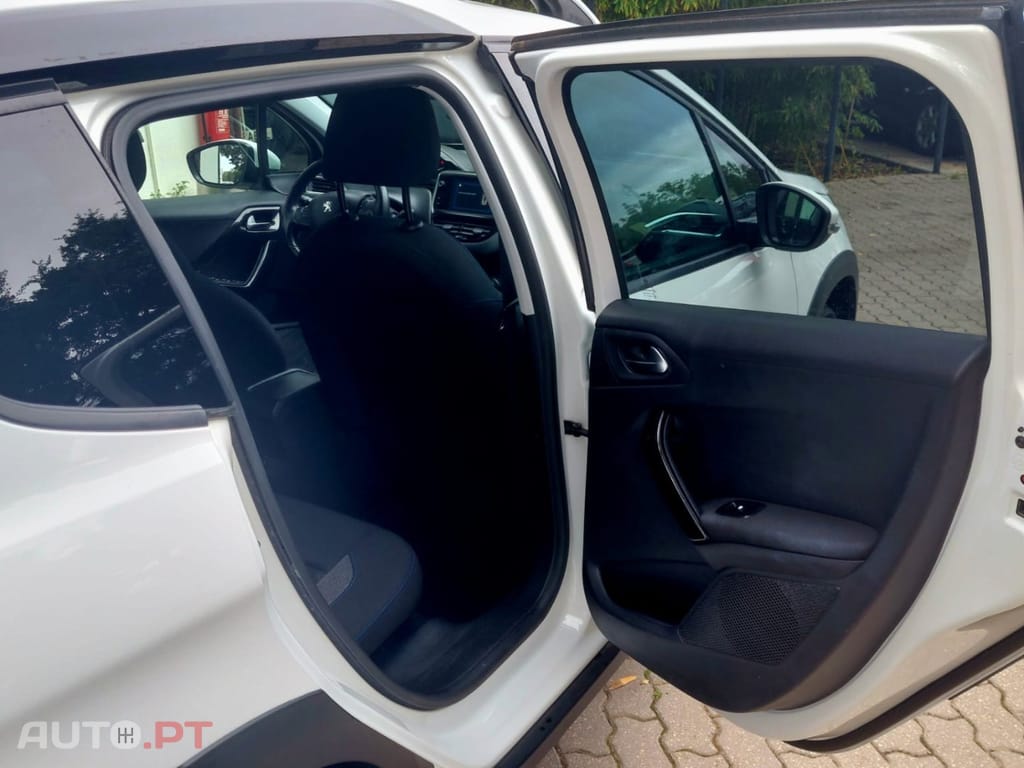 Peugeot 2008 1.2 PureTech Signature