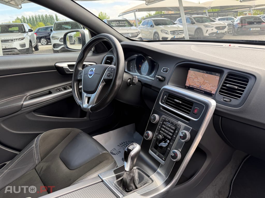 Volvo V60 2.0 D3 R-Design