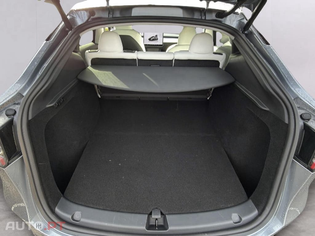 Tesla Model Y Long-Range RWD