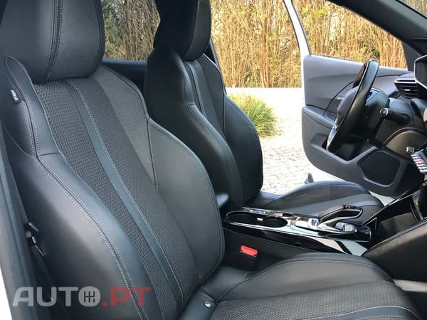 Peugeot E-2008 50 kWh GT