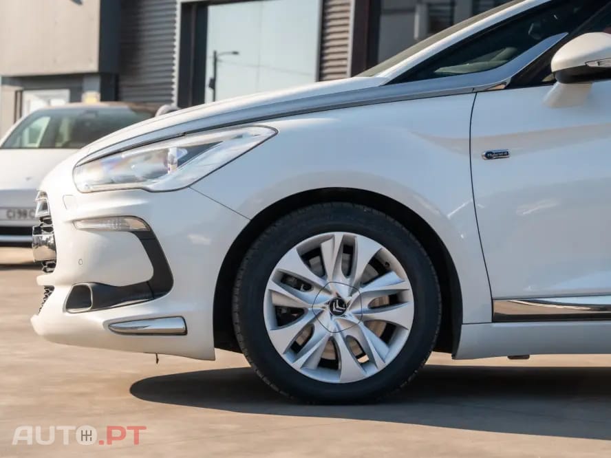 Citroen DS5 2.0 HDi Hy4 So Chic CMP6 102g