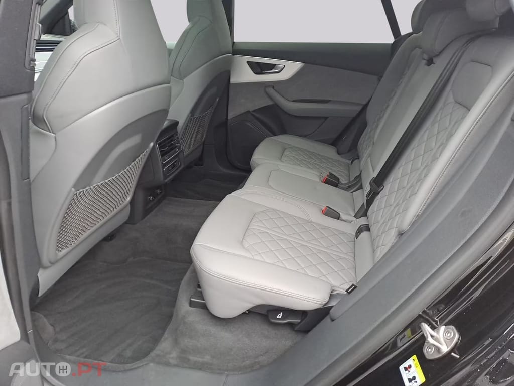 Audi Q8 55 TFSIe quattro S-Line 