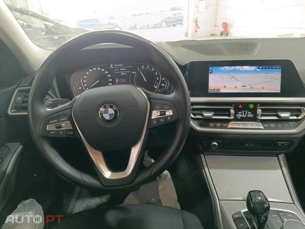 BMW 330 e Touring Auto