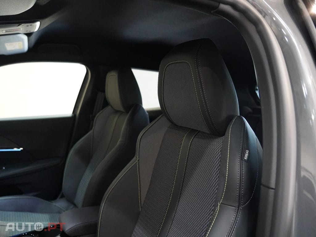 Peugeot E-2008 54 kWh GT