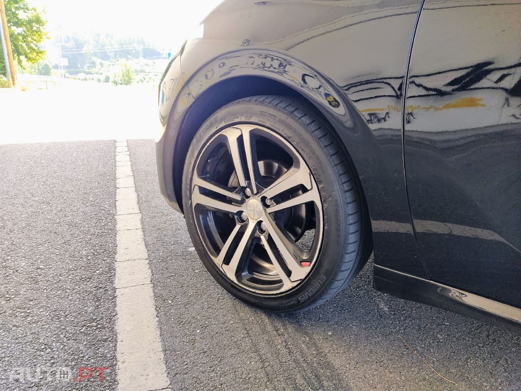 Peugeot 208 Puretech Turbo GT line