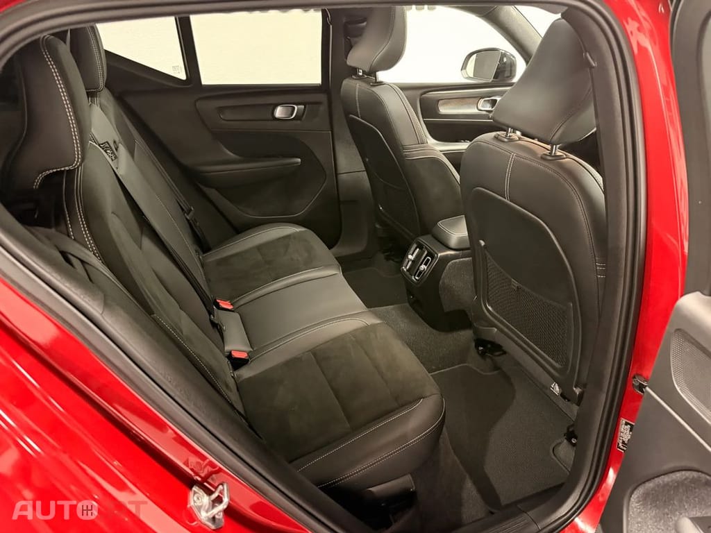 Volvo XC 40 P8 AWD Recharge RDesign — fotografia 12