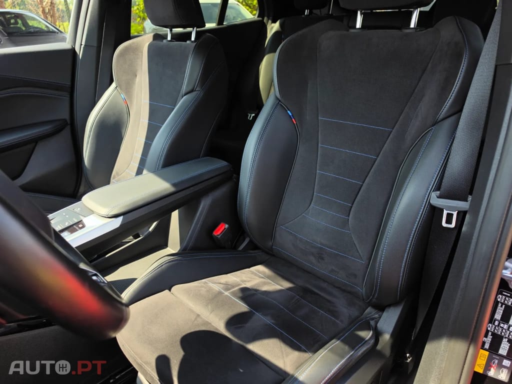 BMW iX2 eDrive20 Pack Desportivo M — fotografia 9