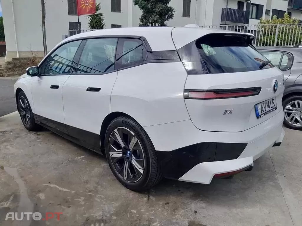 BMW iX xDrive 40 Pack Desportivo