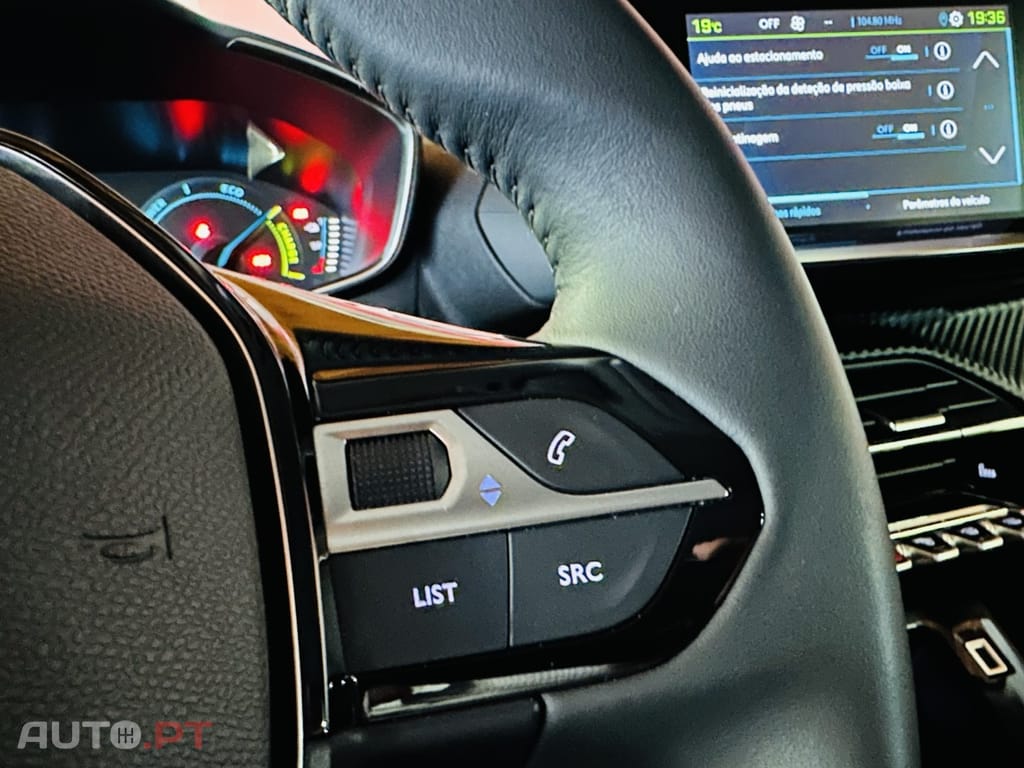 Peugeot E-2008 50 kWh Active Pack