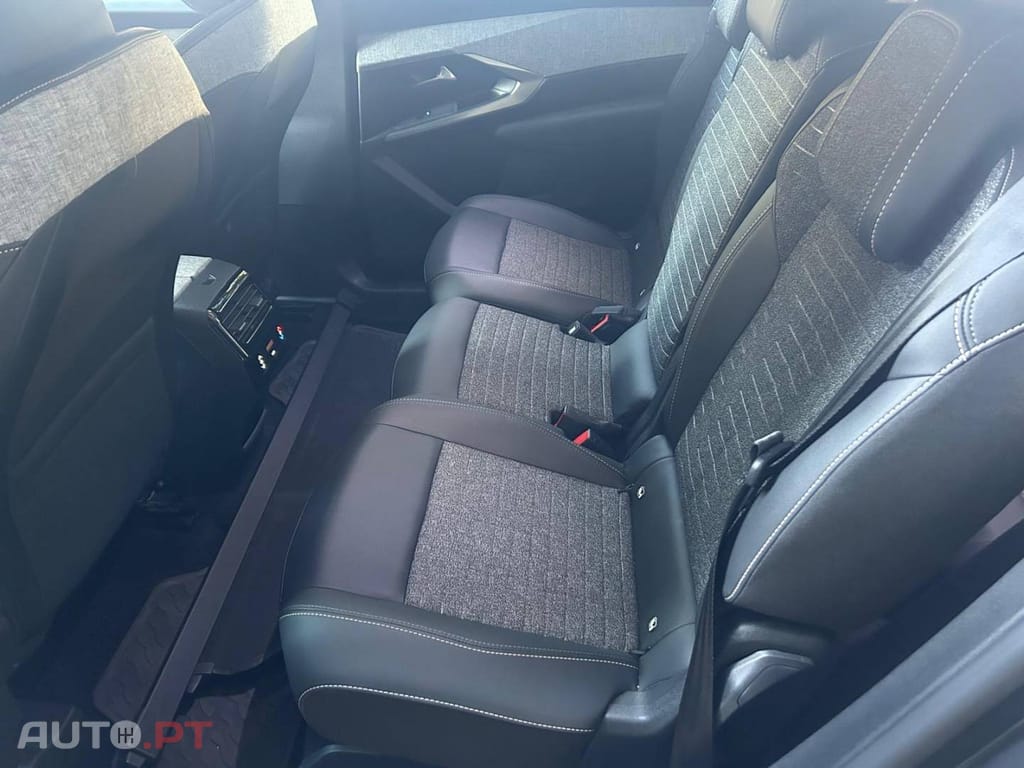 Peugeot 5008 1.2 Hybrid Allure e-DCS6