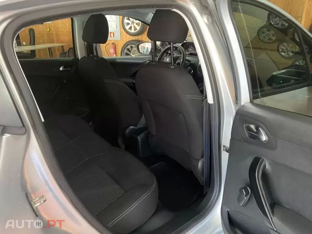 Peugeot 208 1.2 VTi SE Style