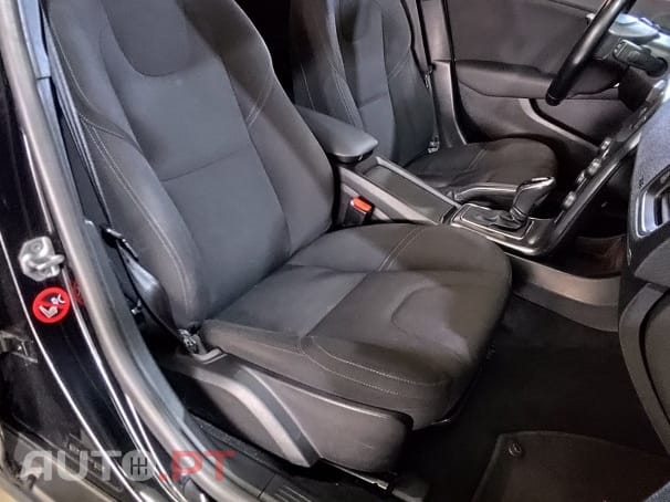 Volvo V40 Cross Country 1.6 D2 Momentum Powershift