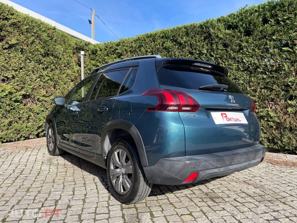 Peugeot 2008 1.2 PureTech Signature EAT6