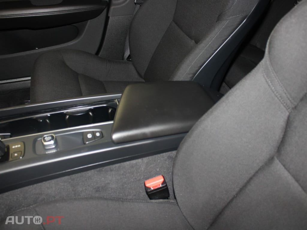 Volvo V60 2.0 B4 MOMENTUM CORE GEARTRONIC 5D I.V.A DEDUTIVEL