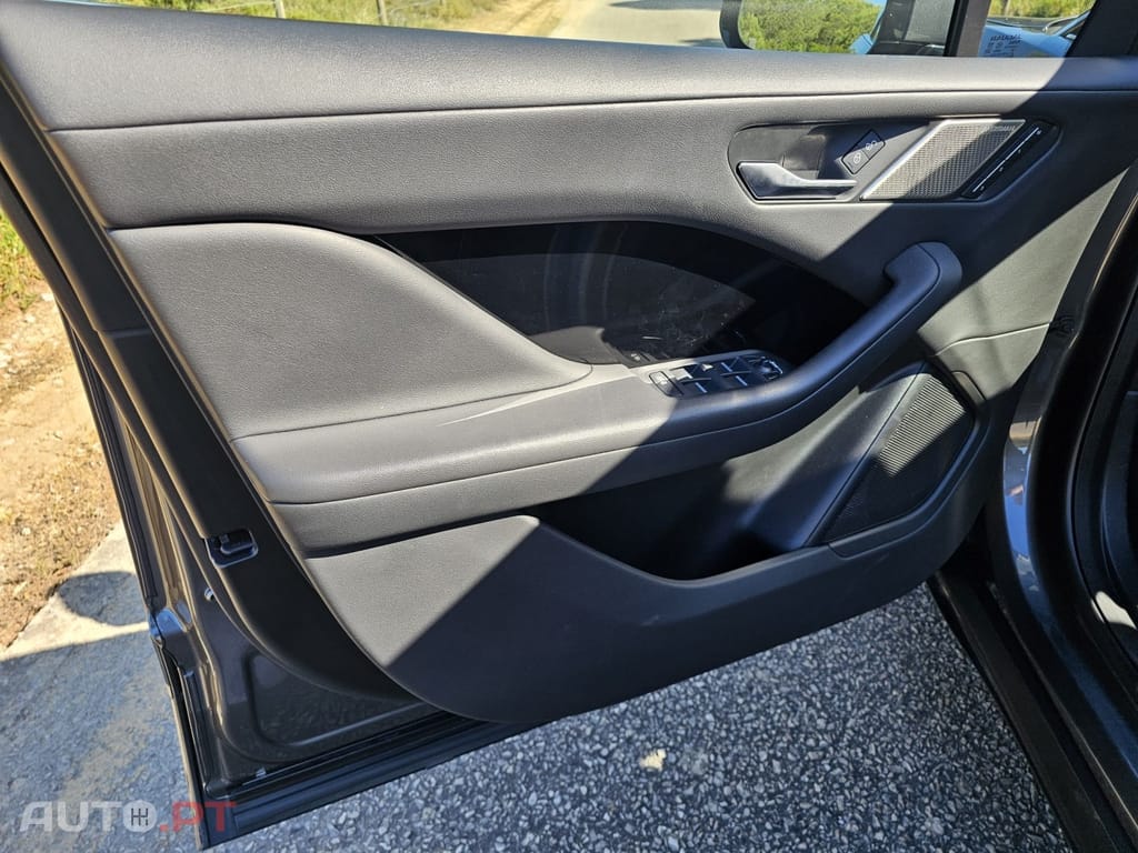 Jaguar I-Pace EV400 AWD SE