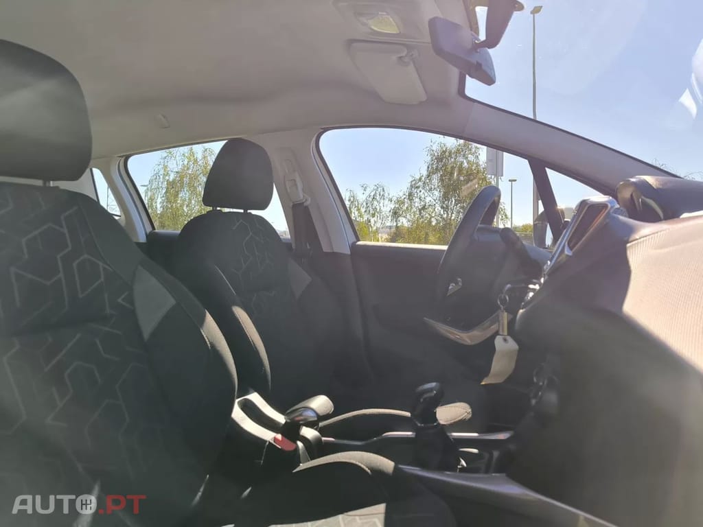 Peugeot 2008 1.2 VTi Active