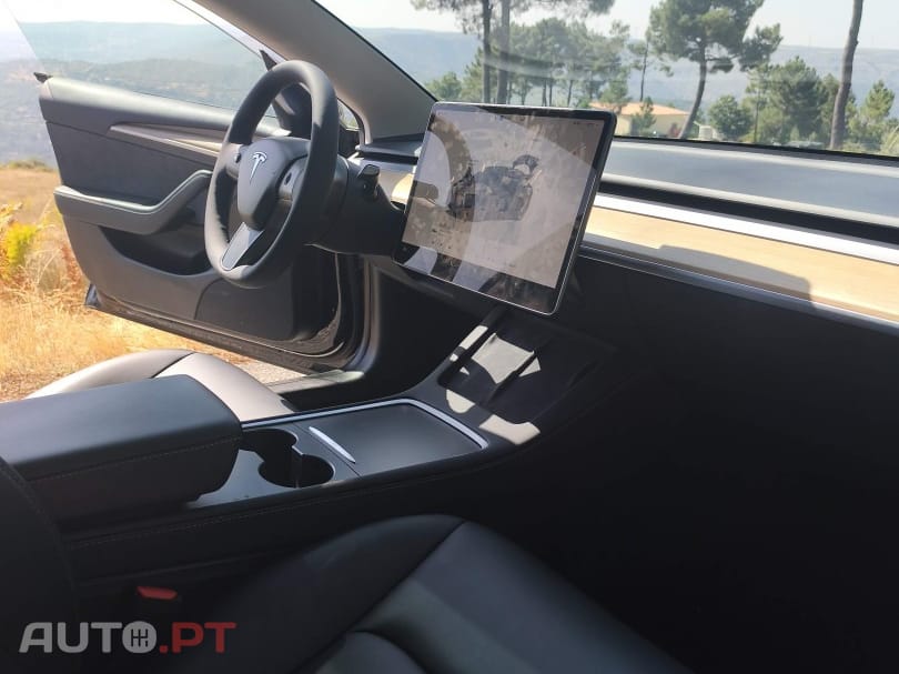Tesla Model 3 Long Range RWD — fotografia 13