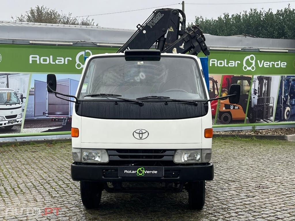 Toyota Dyna 280 GRUA + ESTRADO