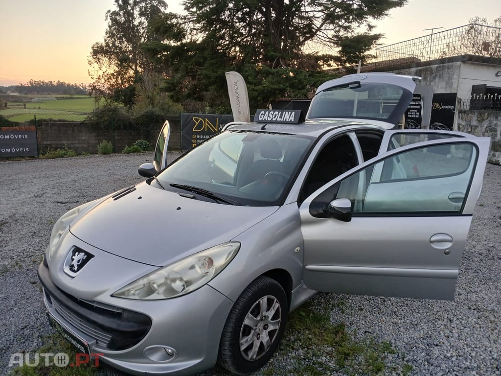 Peugeot 206+ 1.1 Poucos Kms!