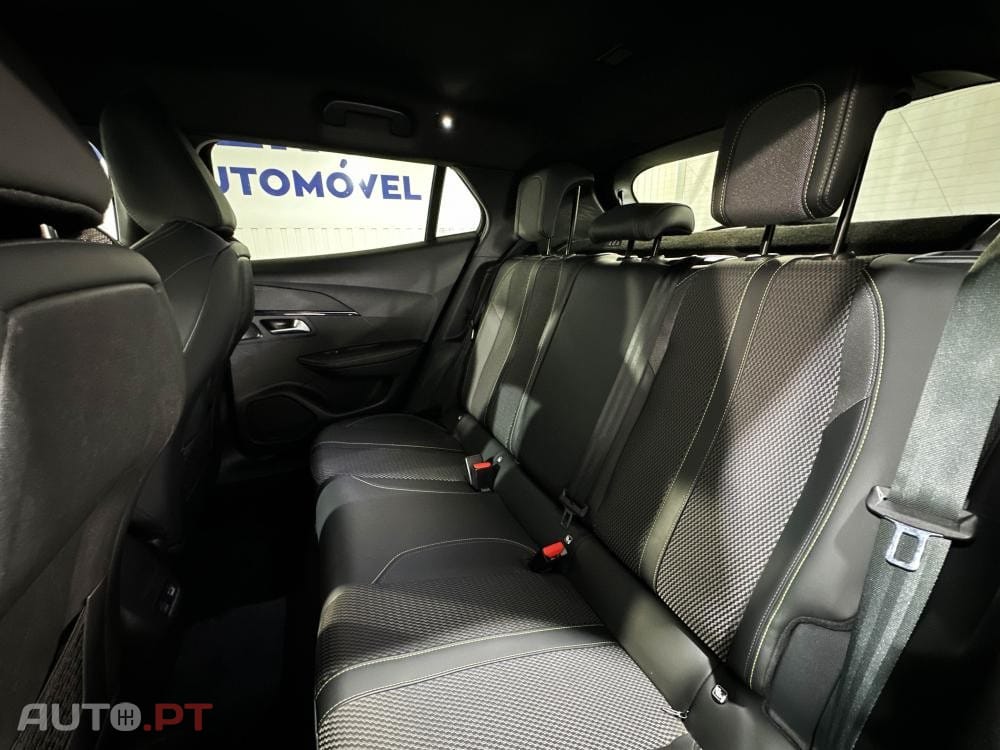 Peugeot E-2008 54 kWh GT