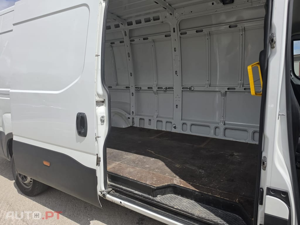 Iveco Daily 2.3D 35S16 Longa