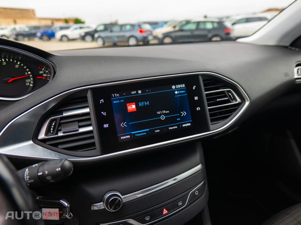 Peugeot 308 1.5 BlueHDi Business Line