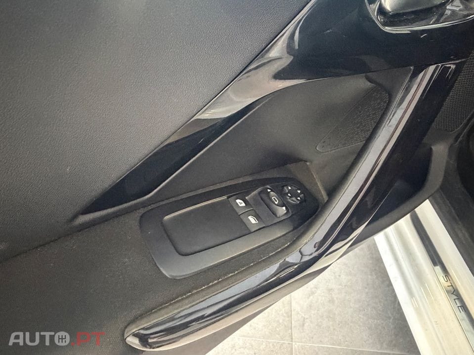 Peugeot 208 1.6 BlueHDi Style