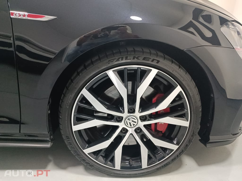 Volkswagen Golf GTI Performance DSG