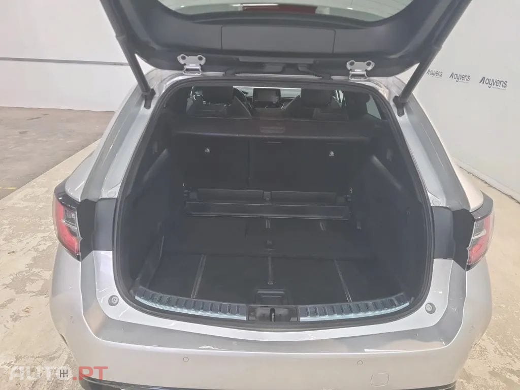 Toyota Corolla Touring Sports 2.0 Hybrid Luxury Black