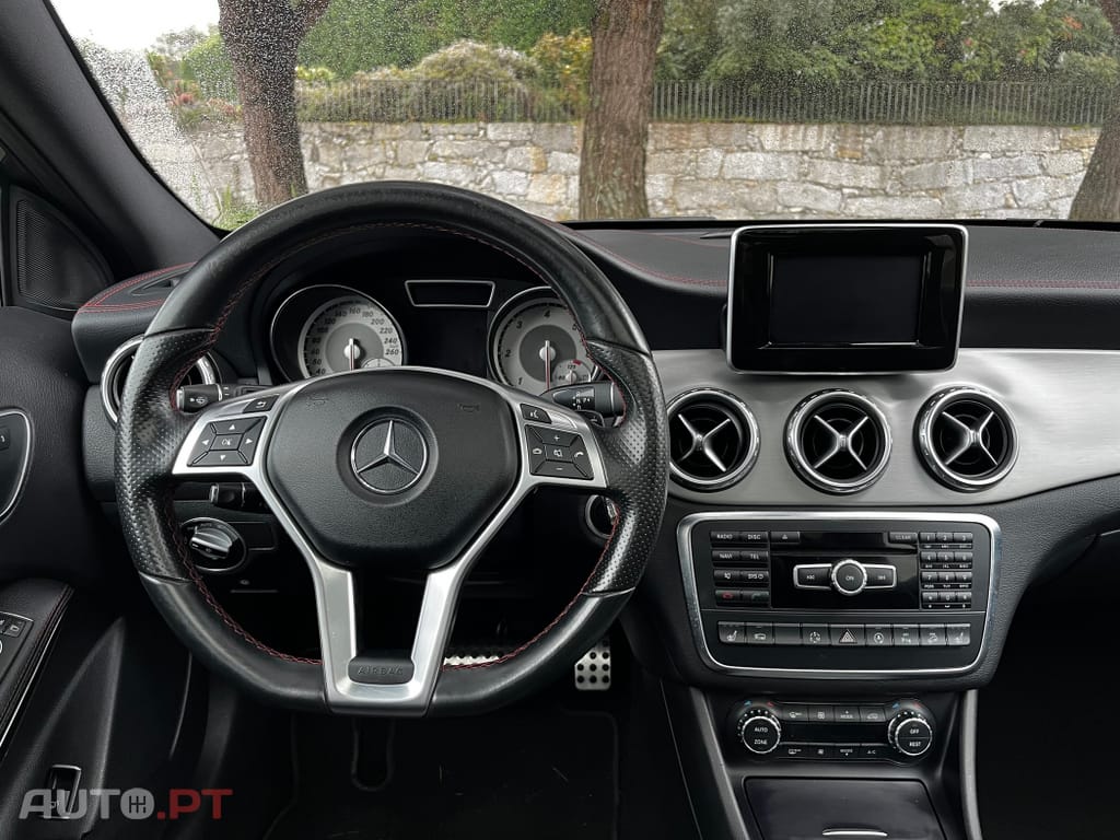 Mercedes-Benz GLA 220 Automático