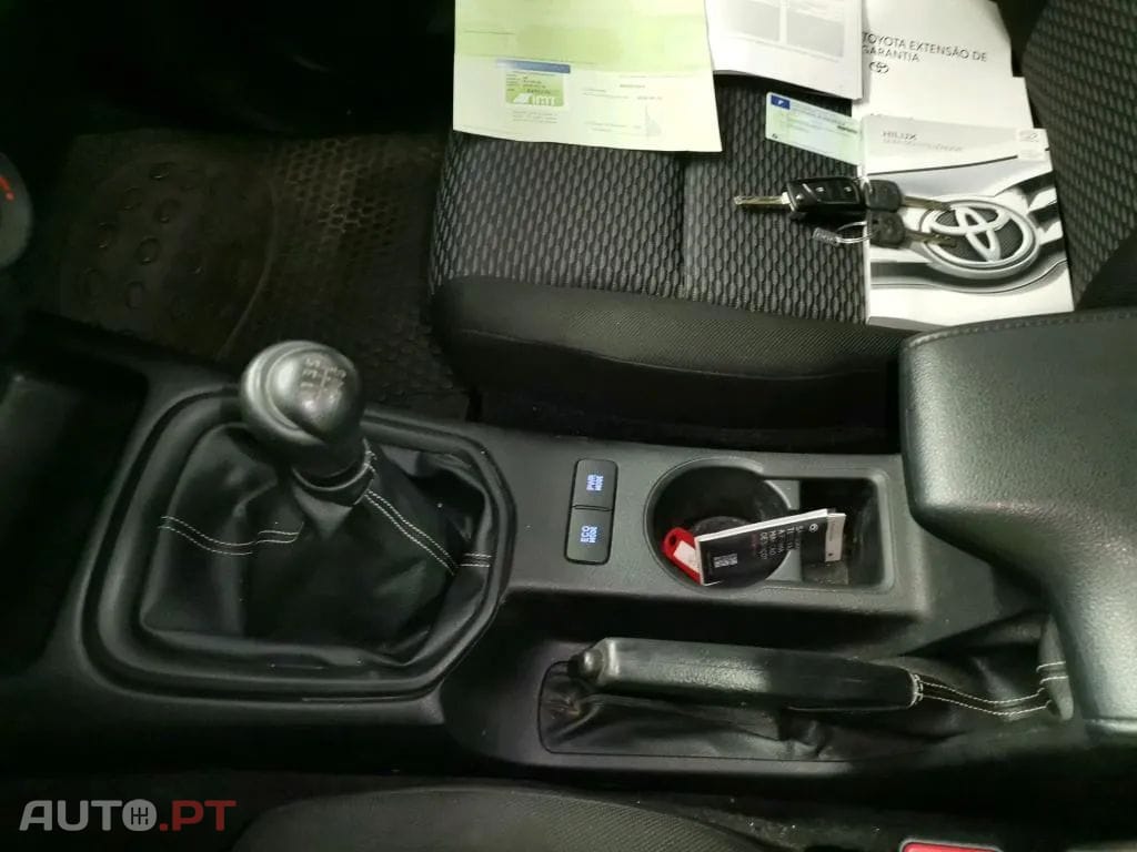 Toyota Hilux HILUX 2.4 D-4D 4WD CE CH 3L