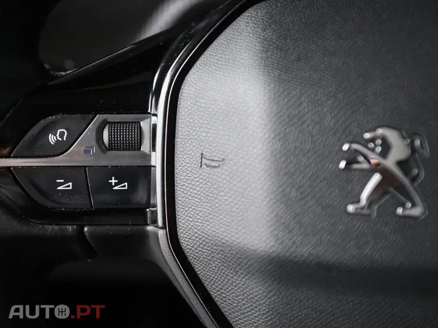 Peugeot E-2008 50 kWh Allure Pack