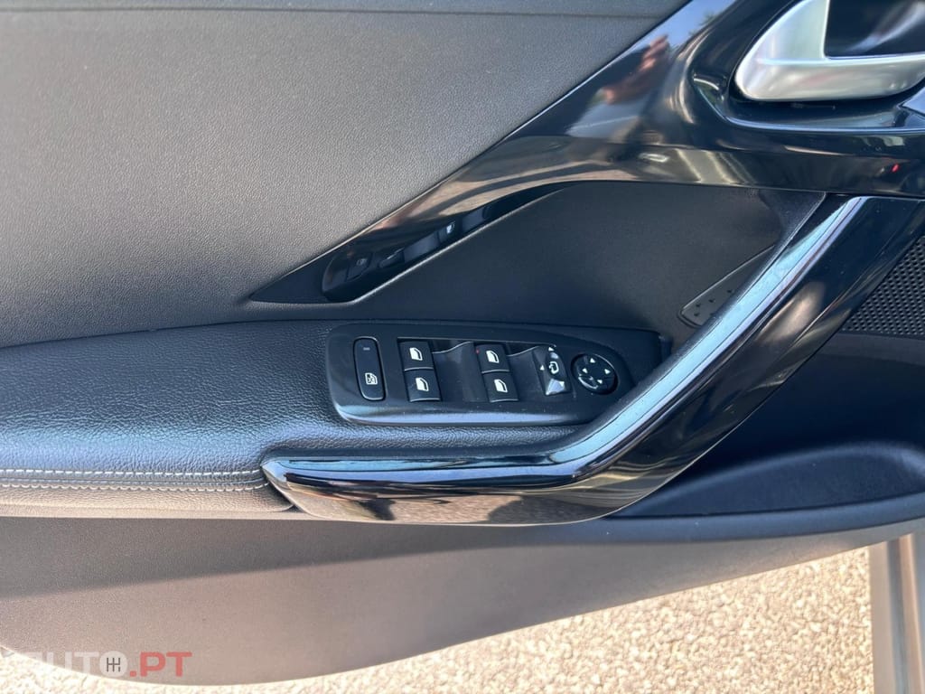 Peugeot 208 1.2 PureTech Signature