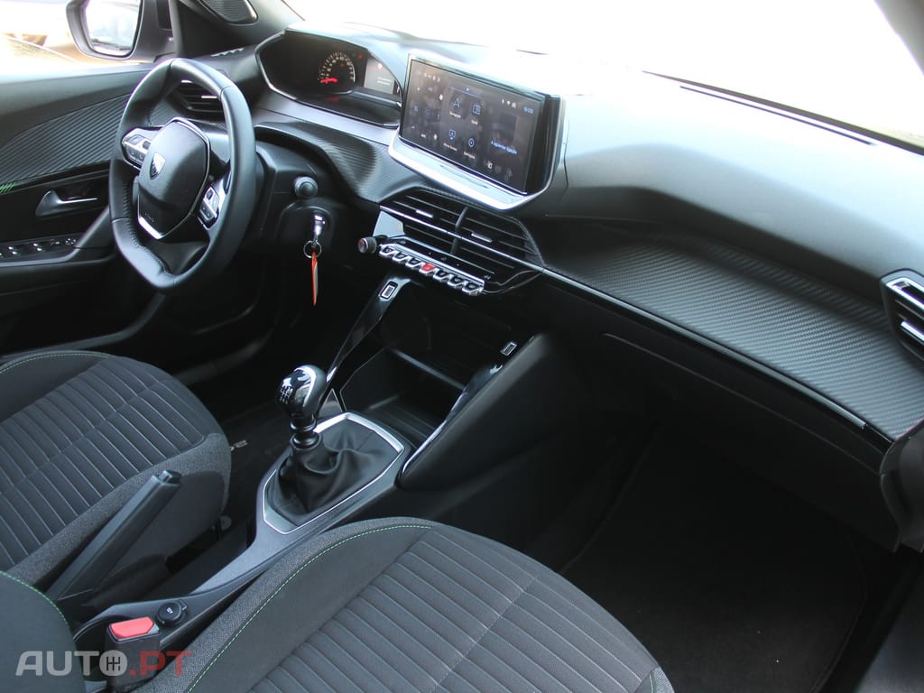 Peugeot 2008 1.2 PureTech Active — fotografia 9