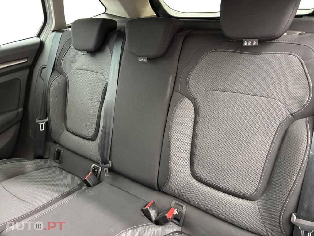 Renault Mégane Break 1.5 Blue dCi Evolution — fotografia 8