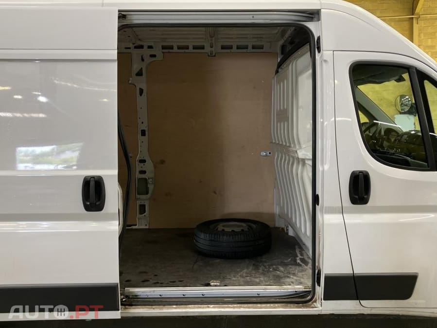 Peugeot Boxer 2.2 BlueHDi 335 L3H2 Premium