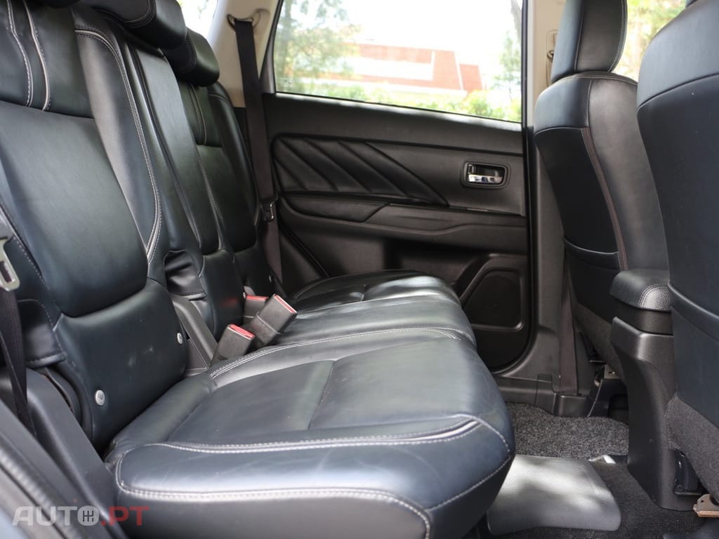 Mitsubishi Outlander 2.0 MIVEC Instyle Navi+