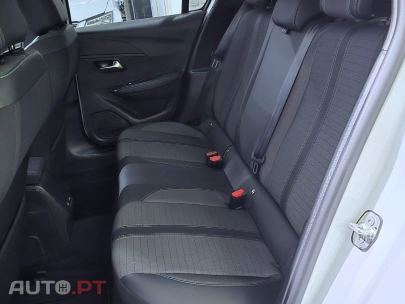 Peugeot E-208 50 kWh Allure Pack