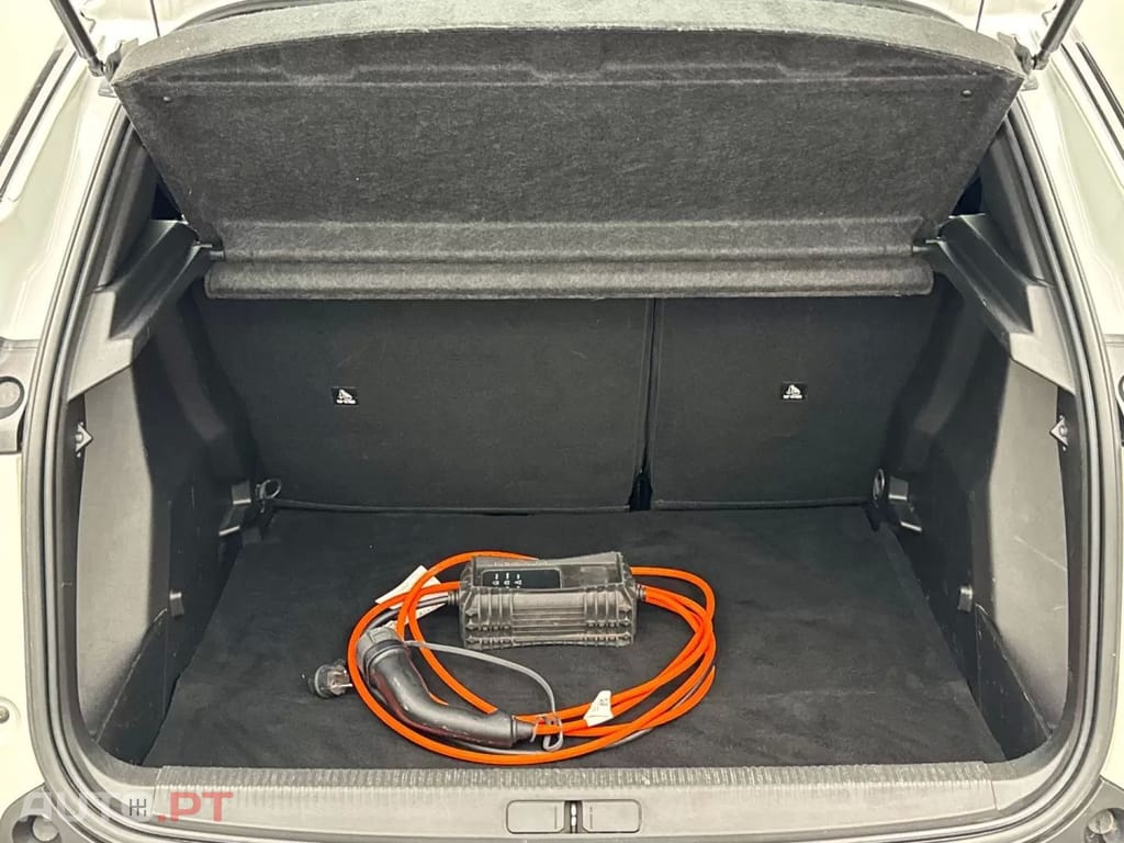 Peugeot E-2008 50 kWh Allure Pack
