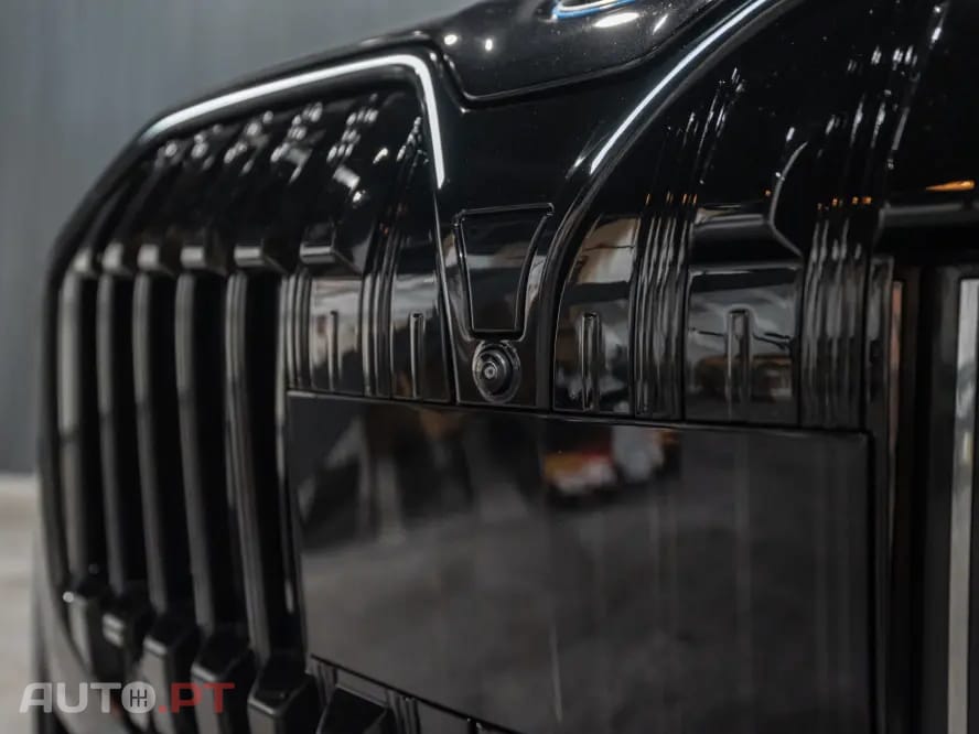 BMW 750 750e xDrive Pack Desportivo M