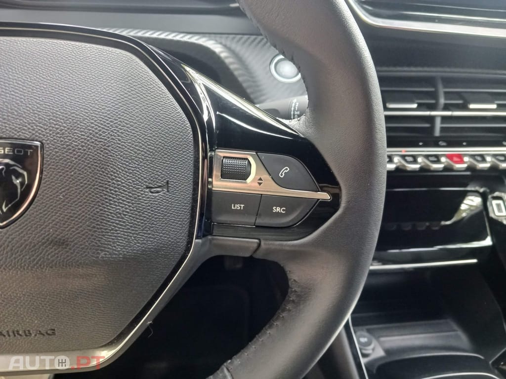 Peugeot E-2008 50 kWh Allure Pack