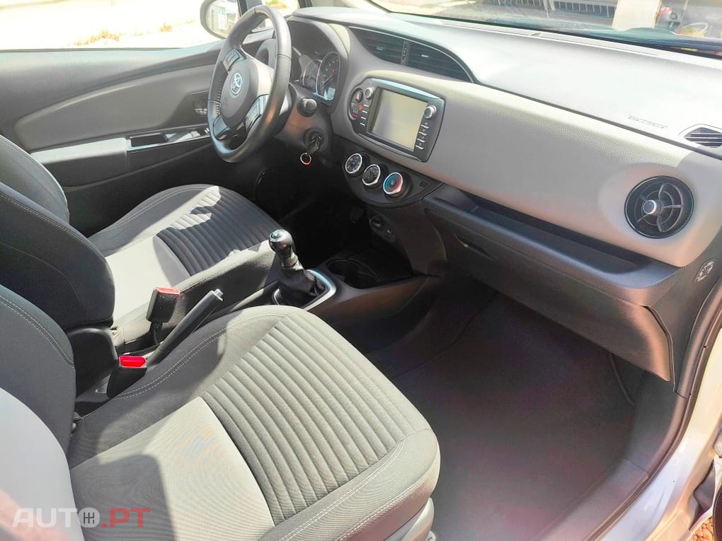Toyota Yaris VVT-i 1.0Confort plus / 165€ mês