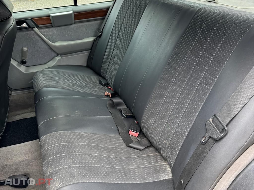Mercedes-Benz 200 200D