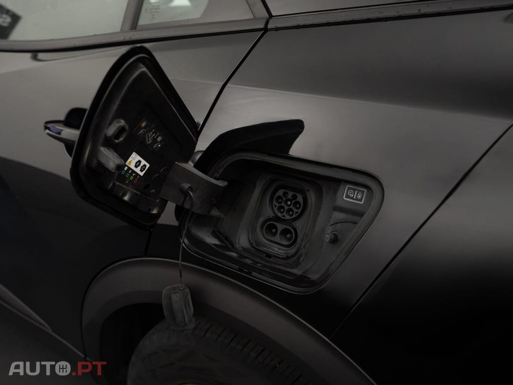 Peugeot e-2008 50 kWh Active Pack — fotografia 11